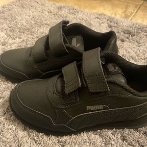 New little boys Velcro Pumas without box